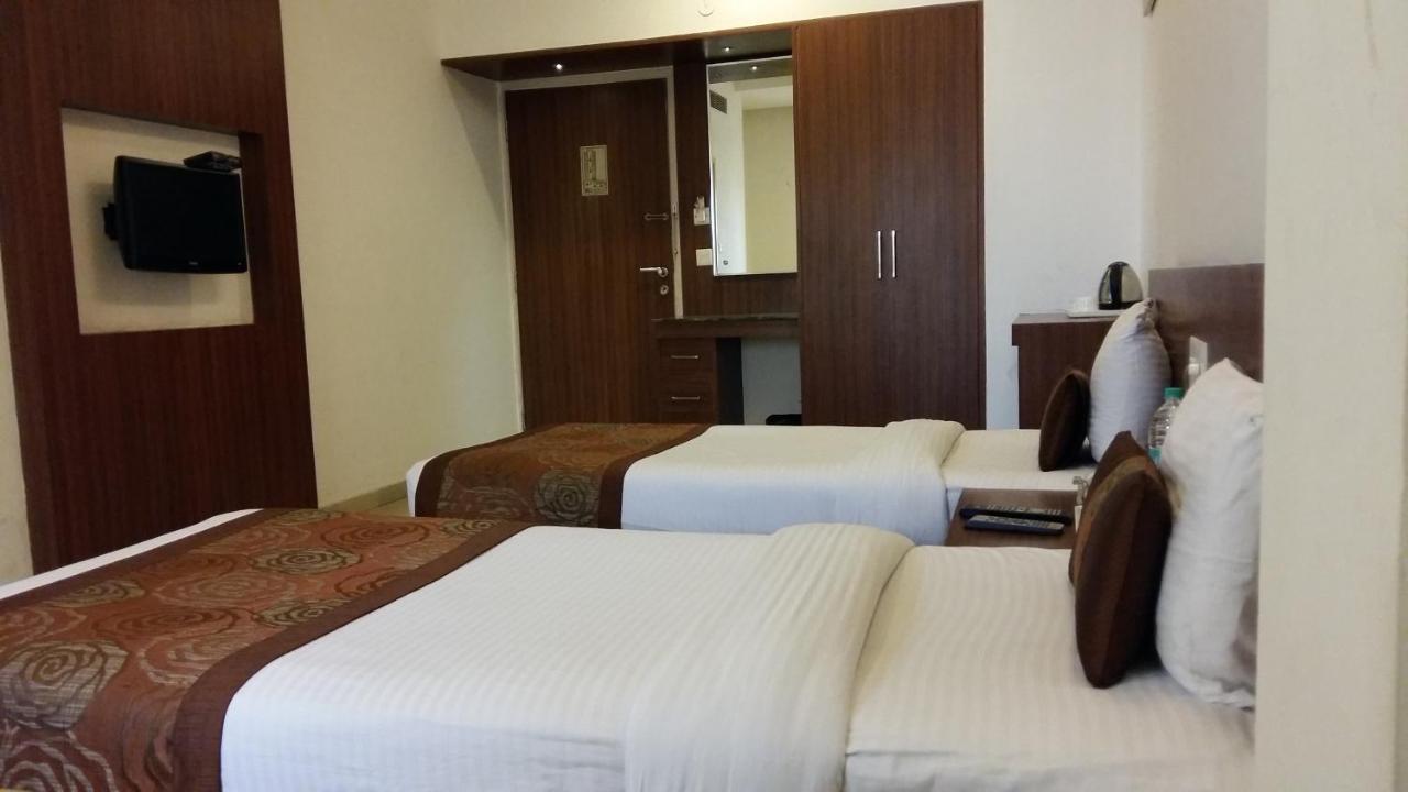 Rudrapur Hotel Le Castle מראה חיצוני תמונה