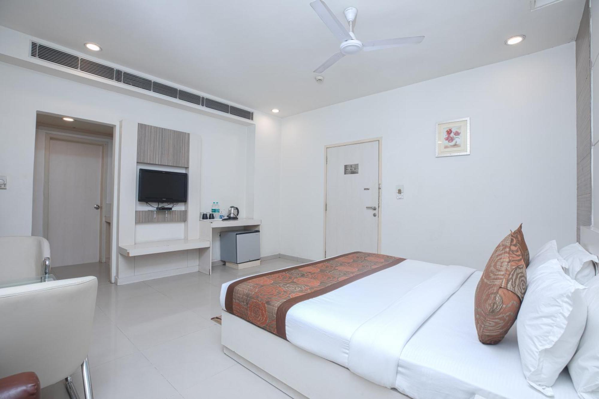 Rudrapur Hotel Le Castle מראה חיצוני תמונה